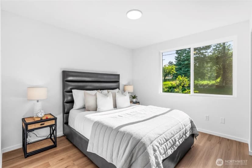 Property photo for 10702 Linden Avenue N, Seattle photo 22