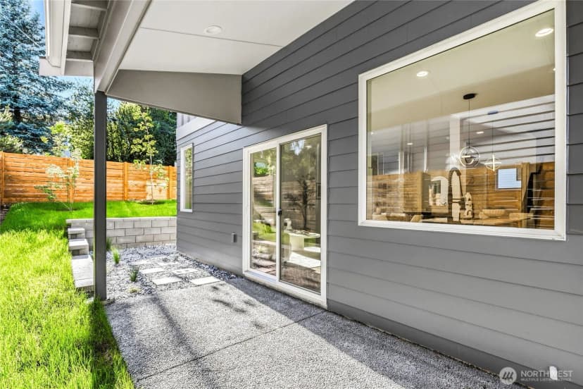 Property photo for 10702 Linden Avenue N, Seattle photo 30