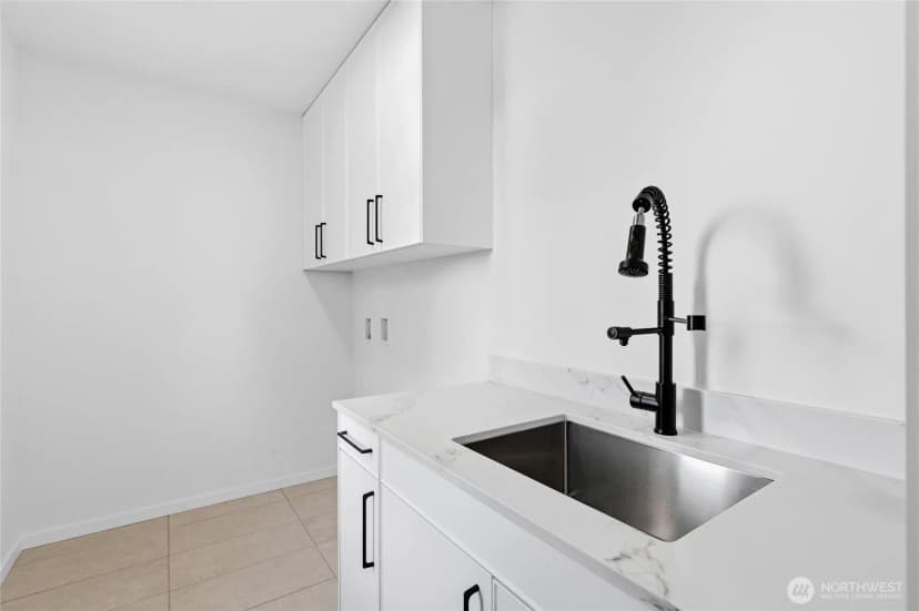 Property photo for 10702 Linden Avenue N, Seattle photo 24