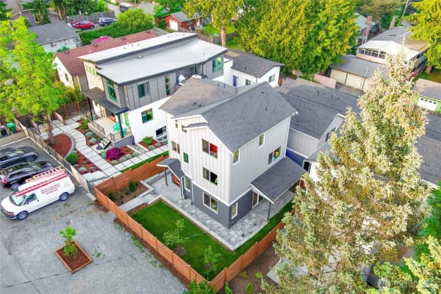 Property photo for 10702 Linden Avenue N, Seattle photo 3