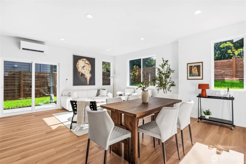 Property photo for 10702 Linden Avenue N, Seattle photo 11
