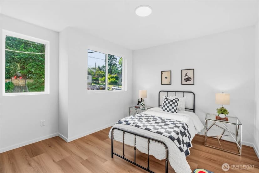 Property photo for 10702 Linden Avenue N, Seattle photo 23
