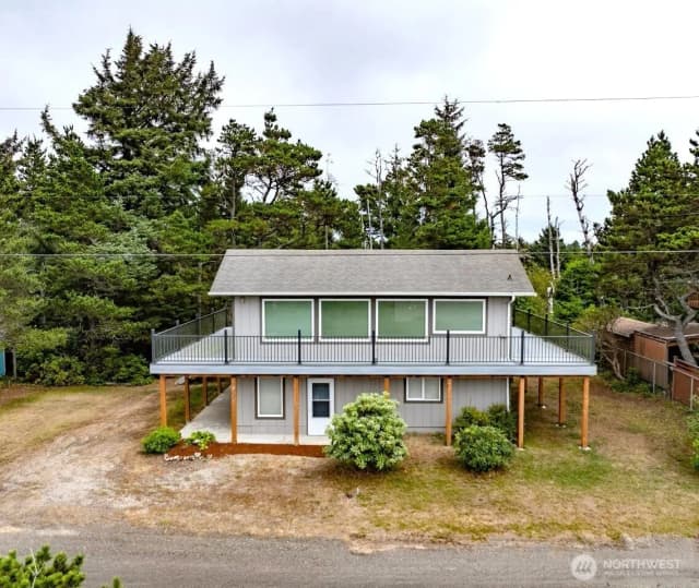 Property photo for 30110 J Place, Ocean Park photo 2