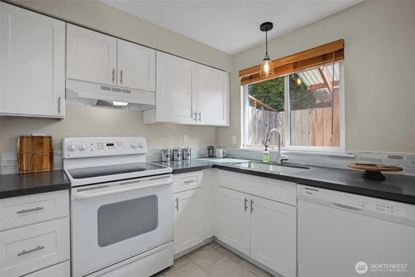 Property photo for 212 Sw 146th Street #105, Burien photo 10