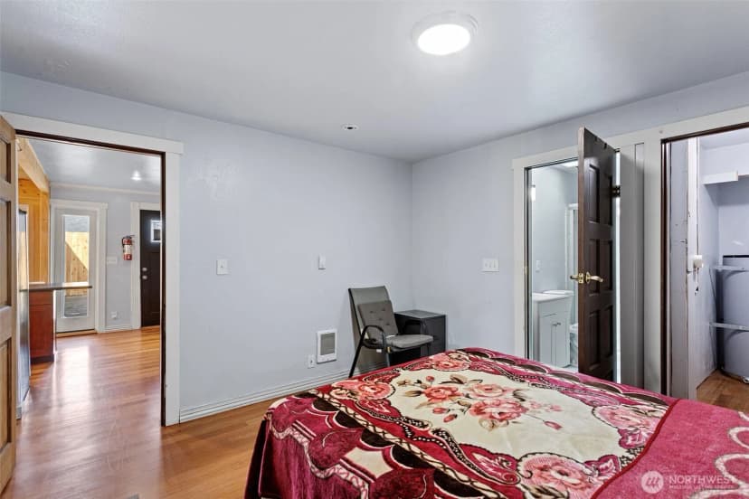 Property photo for 6618 43rd Avenue S, Seattle photo 11