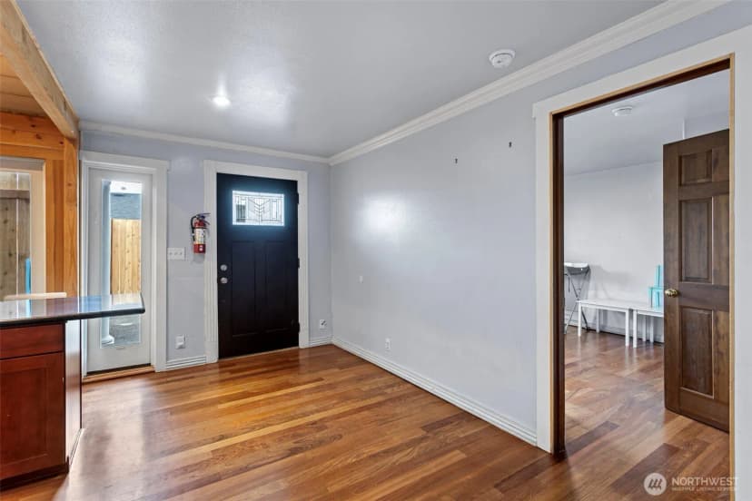 Property photo for 6618 43rd Avenue S, Seattle photo 9