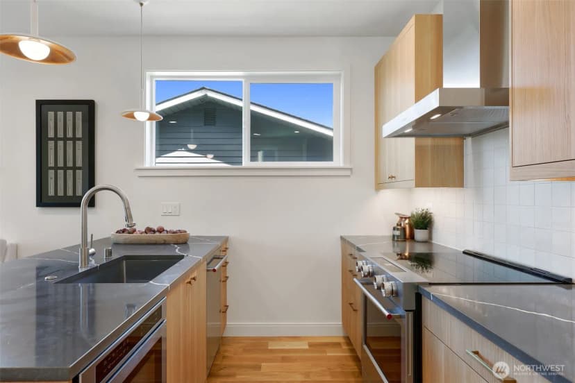 Property photo for 707 B N 65th Street, Seattle photo 11