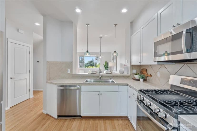 Property photo for 10901 124th Avenue Ne #2-4, Kirkland photo 6