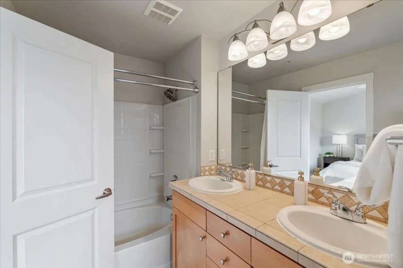 Property photo for 10901 124th Avenue Ne #2-4, Kirkland photo 19