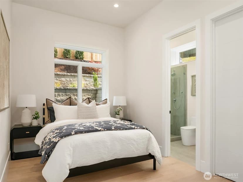Property photo for 13011 Se Newport Way, Bellevue photo 19