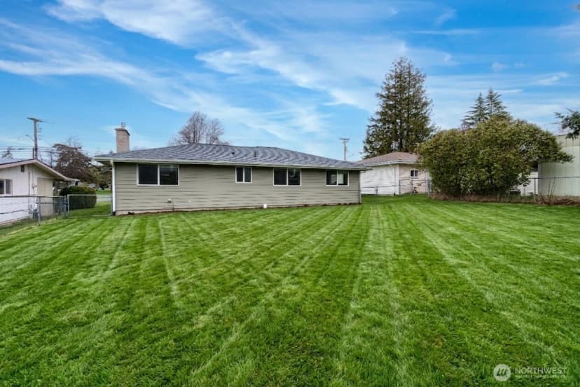 Property photo for 863 Se 6th Avenue, Oak Harbor photo 20