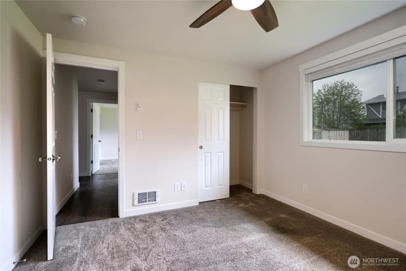 Property photo for 863 Se 6th Avenue, Oak Harbor photo 17
