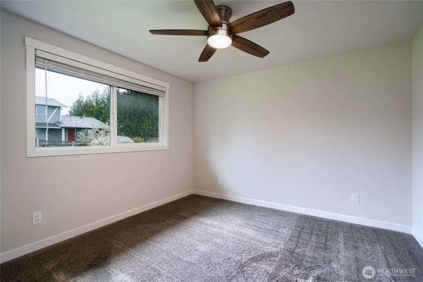 Property photo for 863 Se 6th Avenue, Oak Harbor photo 15