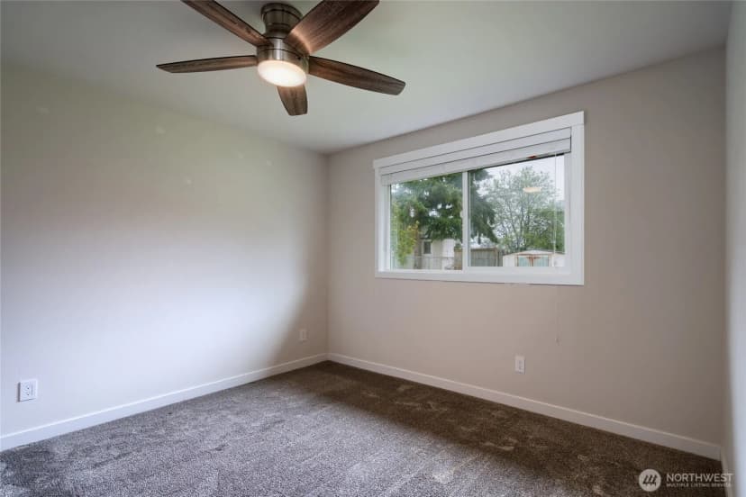 Property photo for 863 Se 6th Avenue, Oak Harbor photo 13
