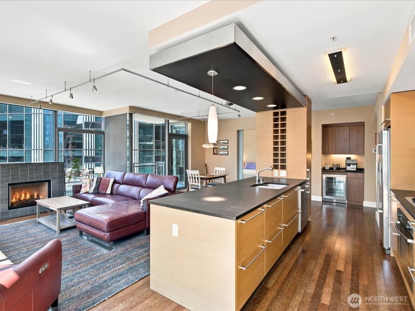 Property photo for 820 Blanchard Street #1007, Seattle photo 9