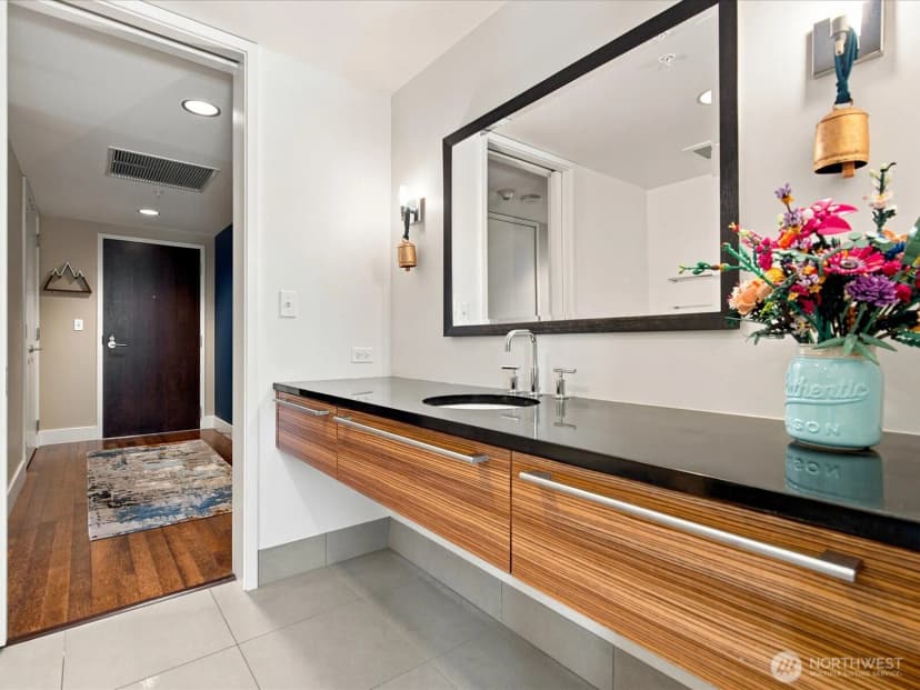 Property photo for 820 Blanchard Street #1007, Seattle photo 16