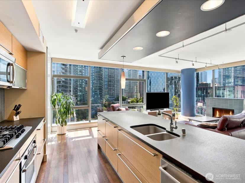 Property photo for 820 Blanchard Street #1007, Seattle photo 12