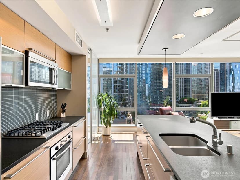 Property photo for 820 Blanchard Street #1007, Seattle photo 11