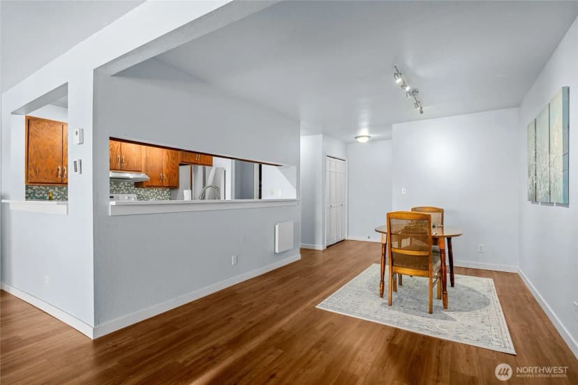 Property photo for 2021 N Laventure Road #404, Mount Vernon photo 4