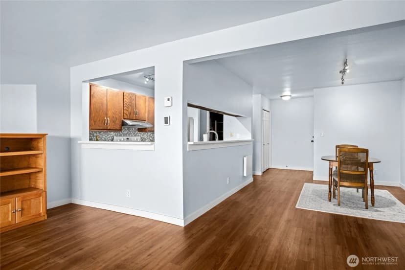 Property photo for 2021 N Laventure Road #404, Mount Vernon photo 12