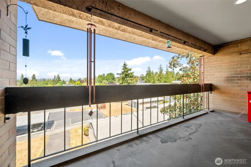 Property photo for 2021 N Laventure Road #404, Mount Vernon photo 11