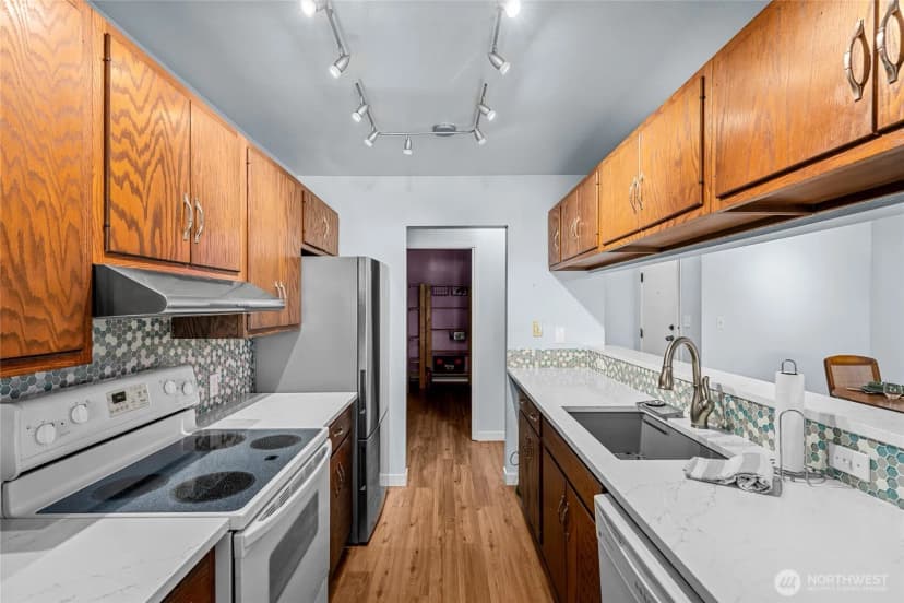 Property photo for 2021 N Laventure Road #404, Mount Vernon photo 13