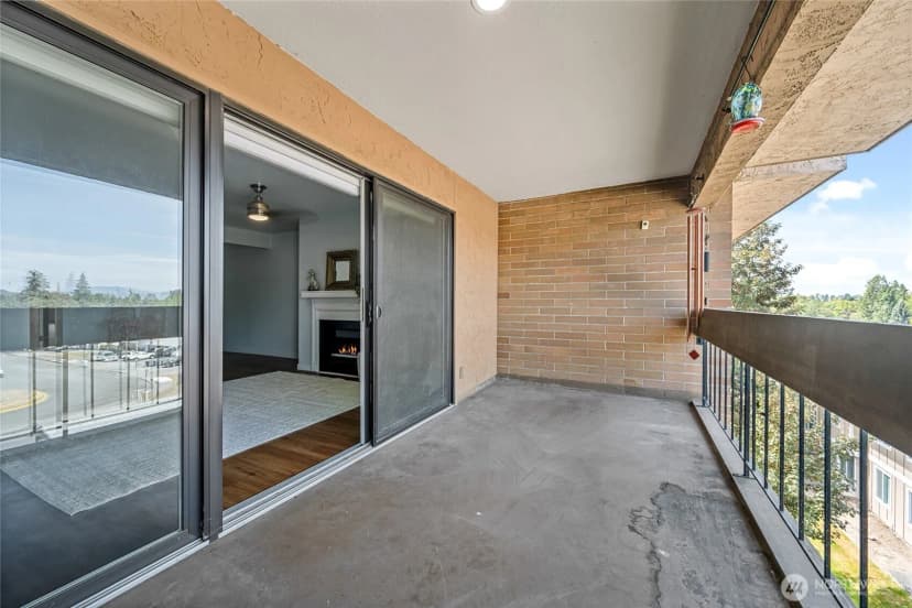 Property photo for 2021 N Laventure Road #404, Mount Vernon photo 10