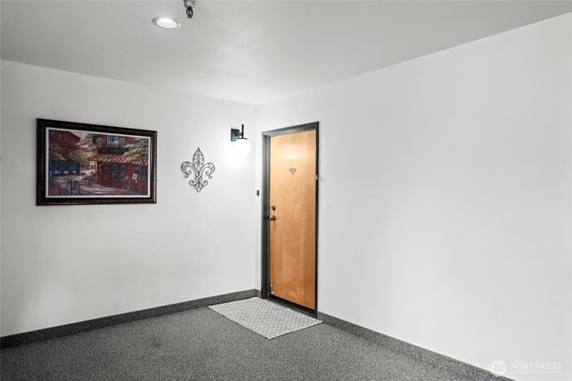 Property photo for 2021 N Laventure Road #404, Mount Vernon photo 31
