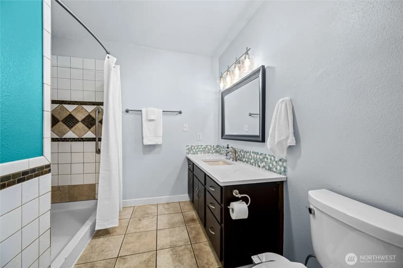 Property photo for 2021 N Laventure Road #404, Mount Vernon photo 25