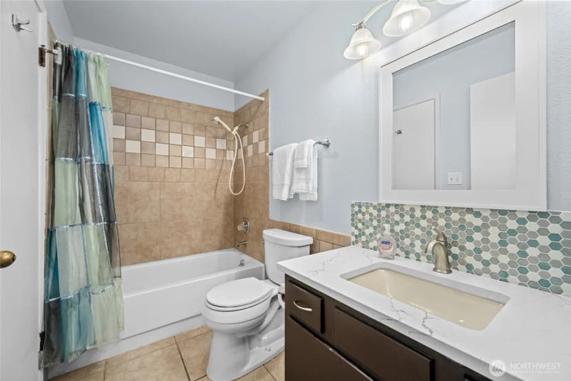Property photo for 2021 N Laventure Road #404, Mount Vernon photo 21