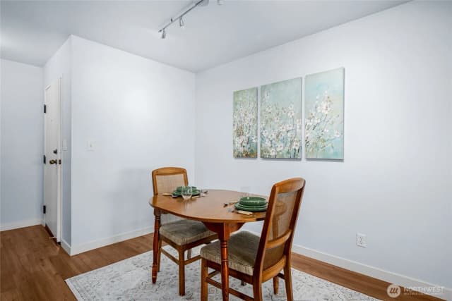 Property photo for 2021 N Laventure Road #404, Mount Vernon photo 3