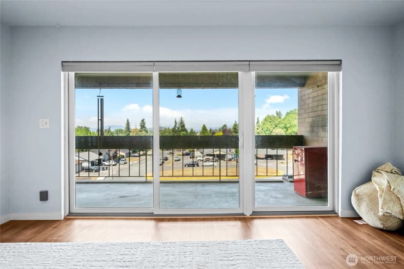 Property photo for 2021 N Laventure Road #404, Mount Vernon photo 9