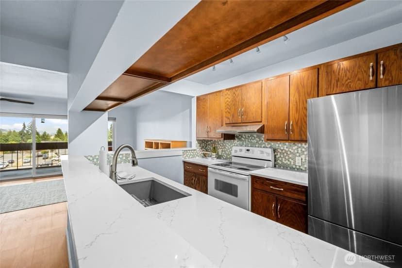 Property photo for 2021 N Laventure Road #404, Mount Vernon photo 15
