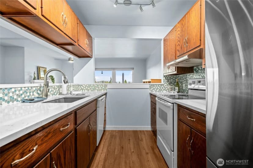 Property photo for 2021 N Laventure Road #404, Mount Vernon photo 14