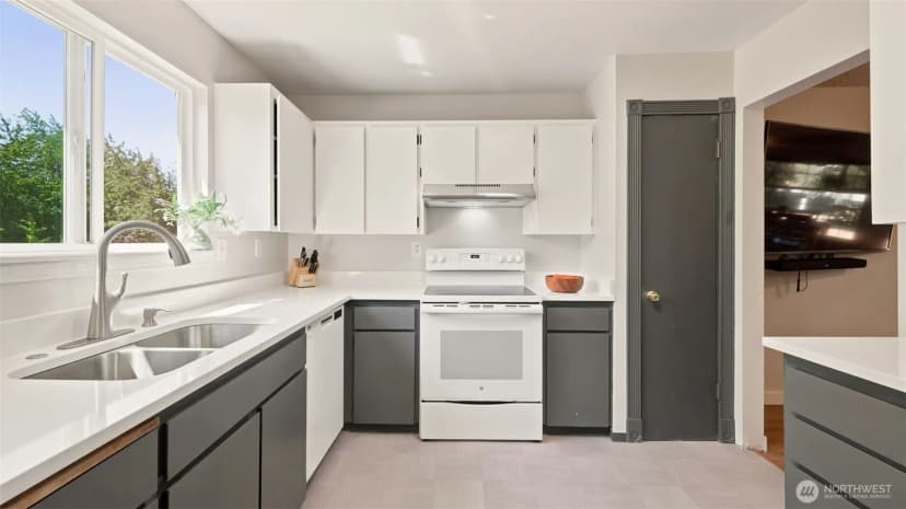 Property photo for 16203 Se Petrovitsky Road, Renton photo 9
