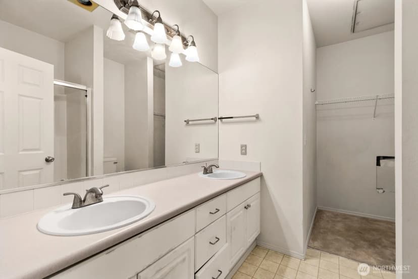 Property photo for 1800 Ne 40 Street #b-4, Renton photo 14