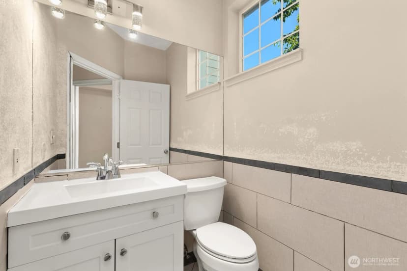Property photo for 1800 Ne 40 Street #b-4, Renton photo 16