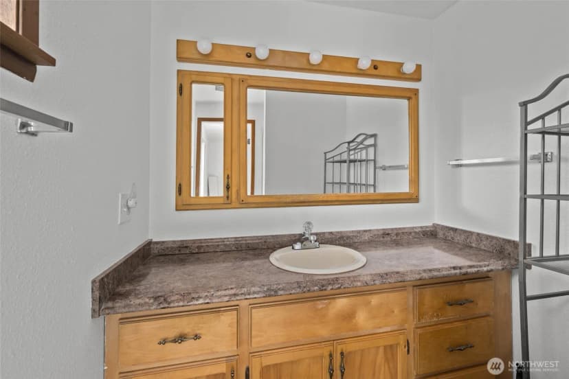 Property photo for 1206 Independence Court, Oak Harbor photo 25