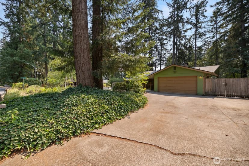 Property photo for 8609 Lake Forest Drive Se, Lacey photo 3