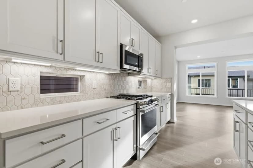 Property photo for 13210 Ne 127th Way #d, Kirkland photo 6