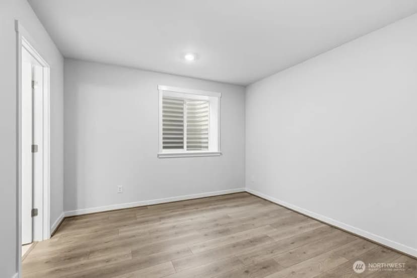 Property photo for 13210 Ne 127th Way #d, Kirkland photo 11