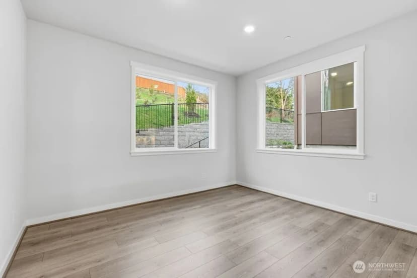 Property photo for 13210 Ne 127th Way #d, Kirkland photo 12