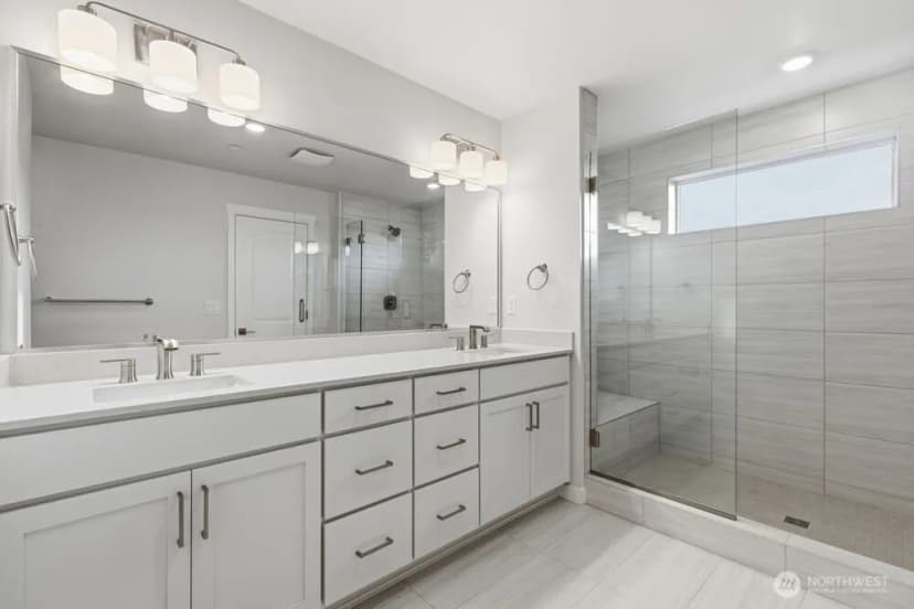 Property photo for 13210 Ne 127th Way #d, Kirkland photo 5