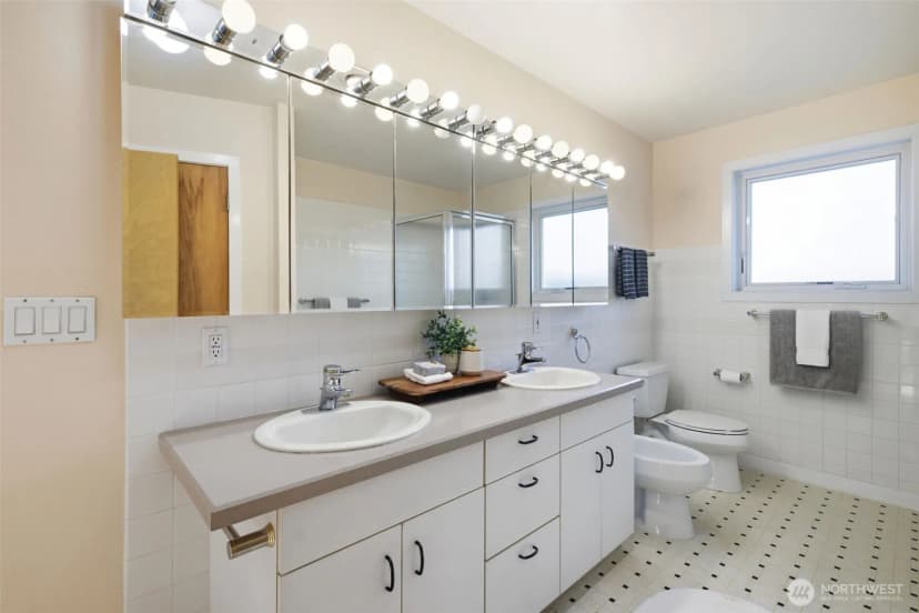 Property photo for 7329 44th Avenue Sw, Seattle photo 24