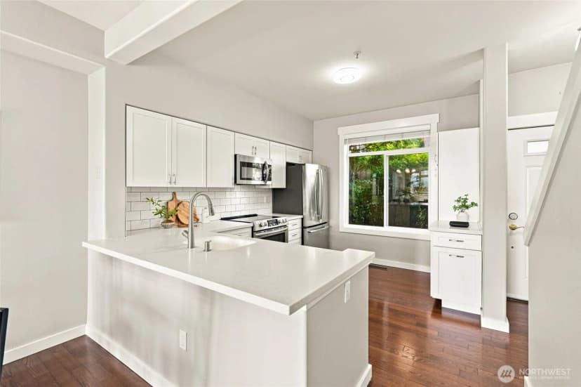 Property photo for 23300 Se Black Nugget Road #m2, Issaquah photo 9
