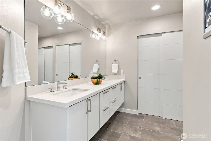Property photo for 6121 Ne 175th Street #a402, Kenmore photo 21