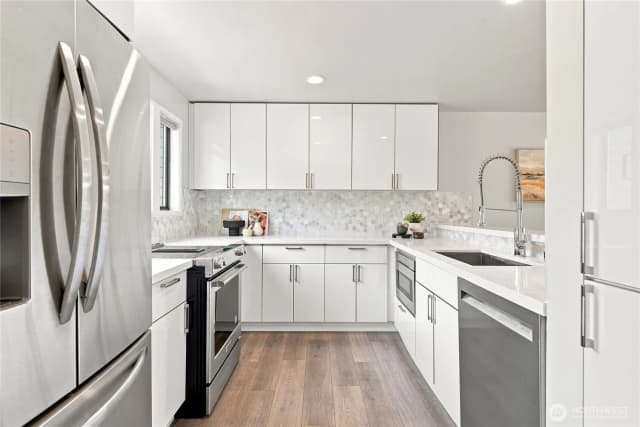 Property photo for 6121 Ne 175th Street #a402, Kenmore photo 2