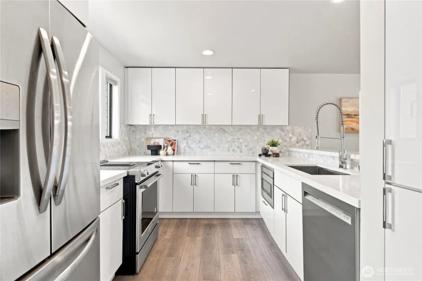 Property photo for 6121 Ne 175th Street #a402, Kenmore photo 2