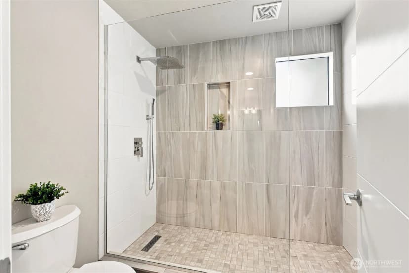 Property photo for 6121 Ne 175th Street #a402, Kenmore photo 22