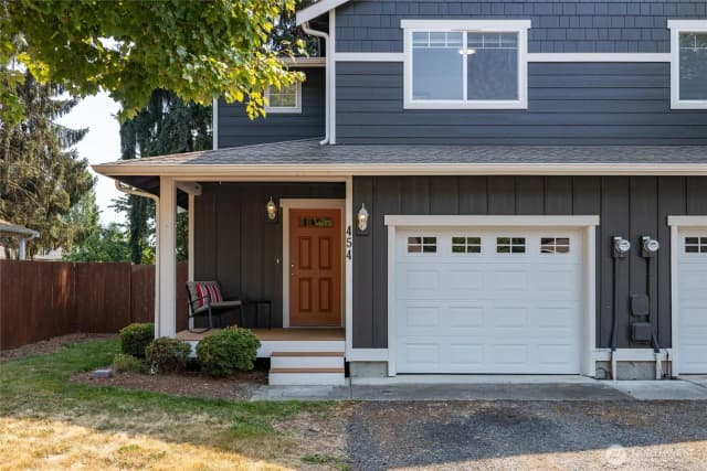 Property photo for 454 Oak Hill Lane, Burlington photo 2